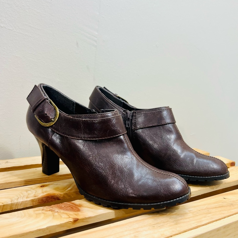 *SOLD* Aerosoles Paisley DarkBrown Ankle Booties Heeled Buckle And Zipper Size 9